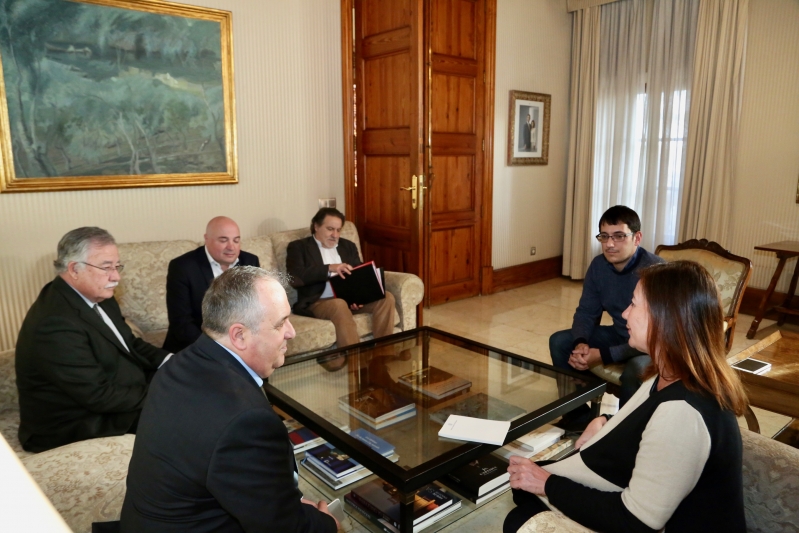 Francina Armengol recibe en audiencia al presidente de la Cámara de Comercio